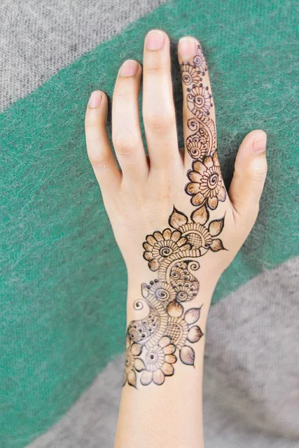 arabic mehndi design — arabic #024 · MyMehndiDesigns.com