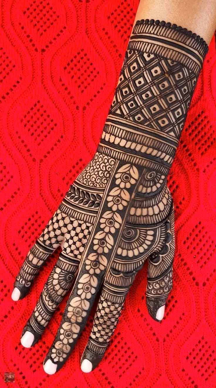 arabic mehndi design — round, simple · MyMehndiDesigns.com