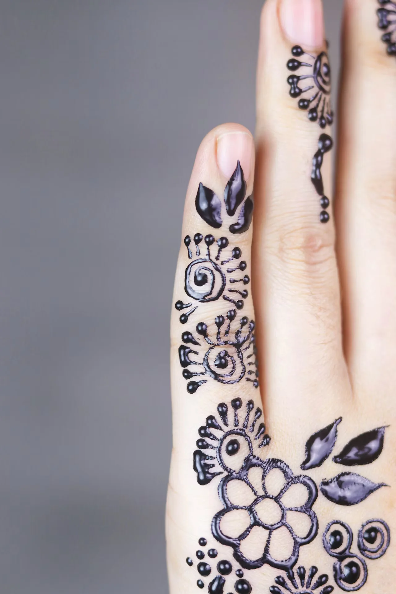 finger mehndi design #003 · MyMehndiDesigns.com
