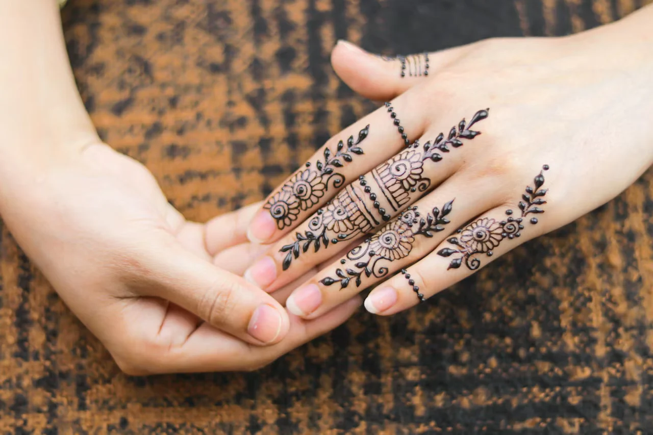 finger mehndi design #007 · MyMehndiDesigns.com