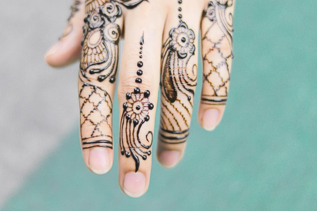 finger mehndi design #011 · MyMehndiDesigns.com
