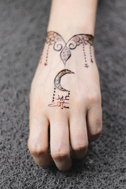 finger mehndi design #018 · MyMehndiDesigns.com