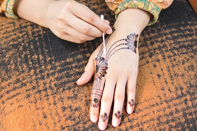 finger mehndi design #027 · MyMehndiDesigns.com