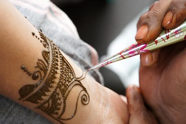 finger mehndi design #030 · MyMehndiDesigns.com