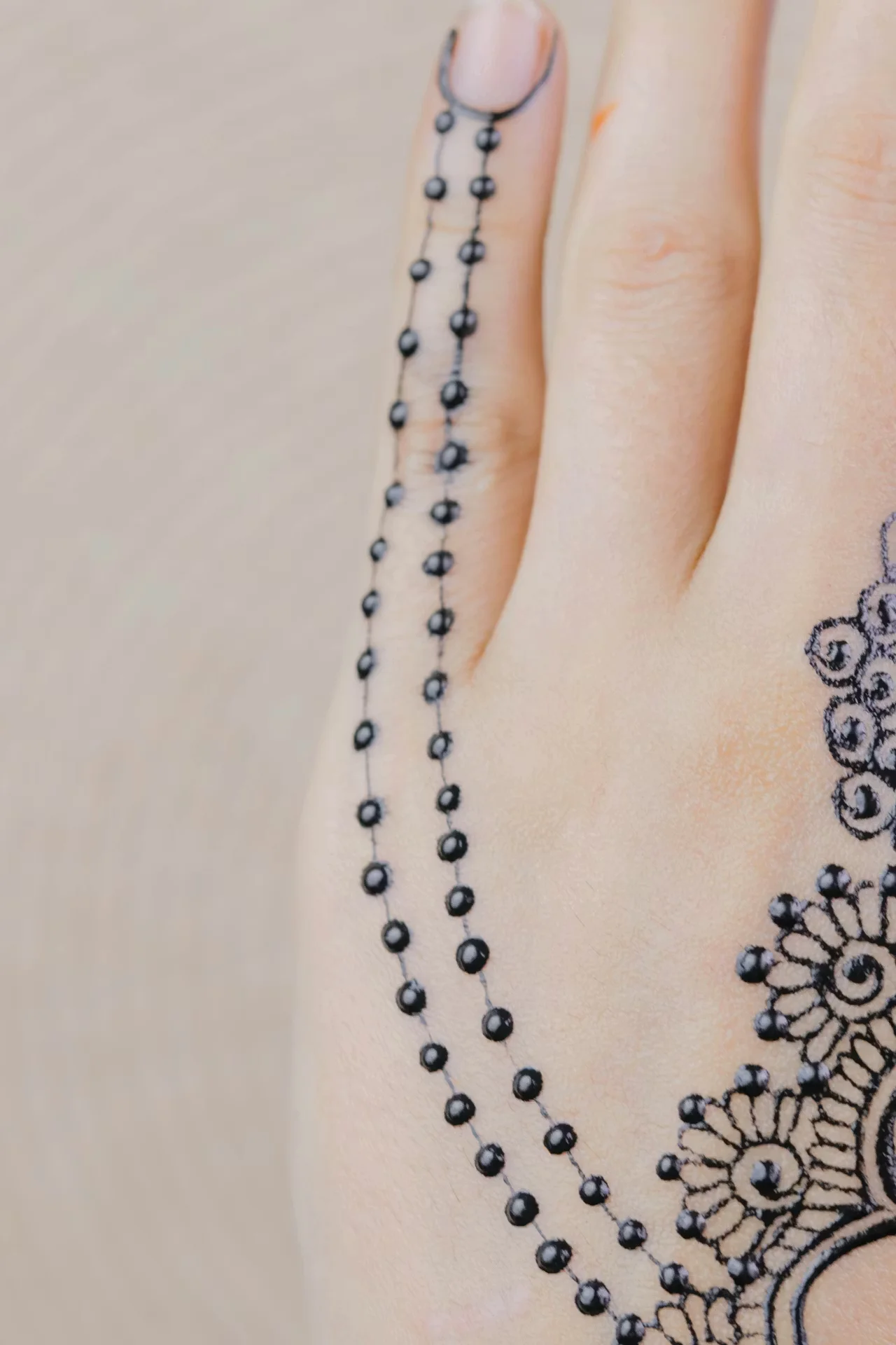 finger mehndi design #036 · MyMehndiDesigns.com