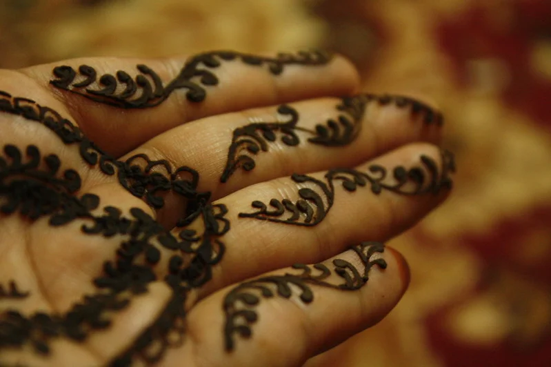 finger mehndi design — minimal, ring, tips #046 · MyMehndiDesigns.com
