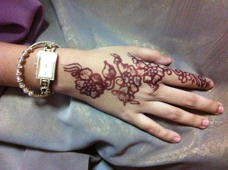 finger mehndi design — minimal, ring, tips #056 · MyMehndiDesigns.com