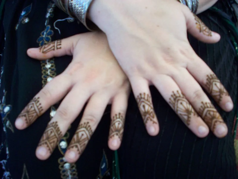 finger mehndi design — minimal, ring, tips #057 · MyMehndiDesigns.com