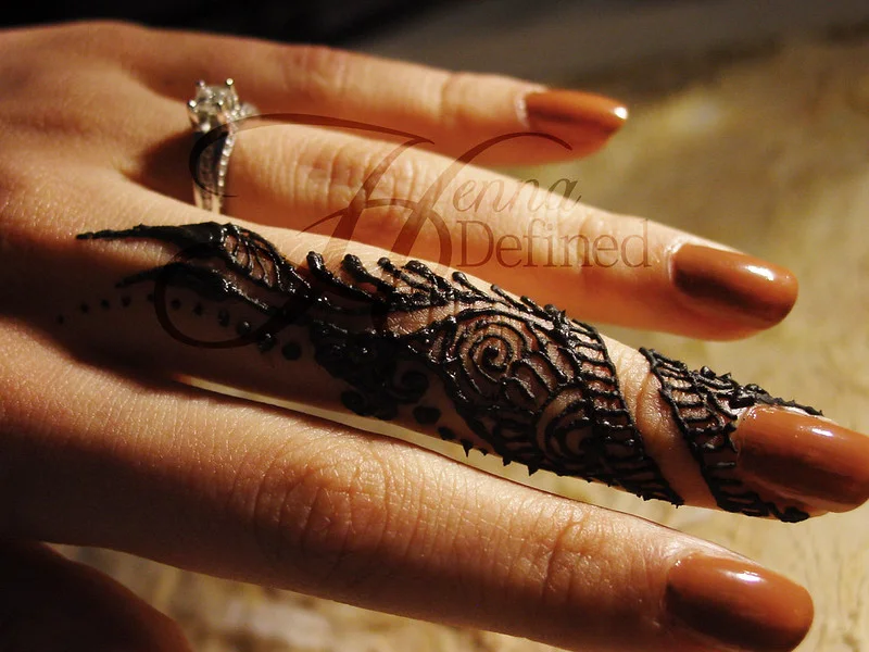 finger mehndi design — minimal, ring, tips #058 · MyMehndiDesigns.com