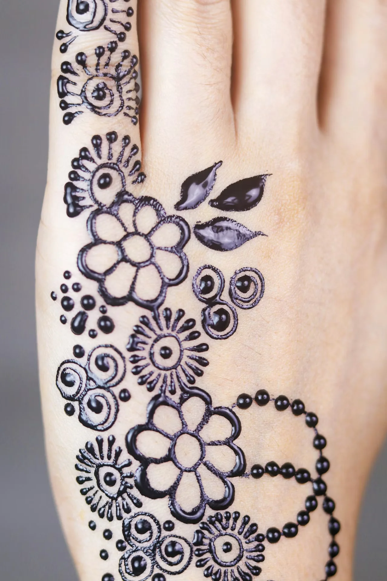 floral mehndi design — floral #010 · MyMehndiDesigns.com
