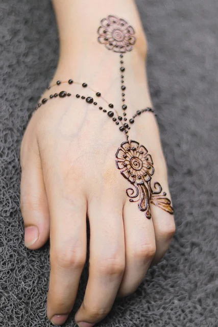 floral mehndi design — floral #014 · MyMehndiDesigns.com