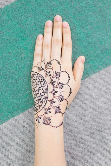 floral mehndi design — floral #022 · MyMehndiDesigns.com
