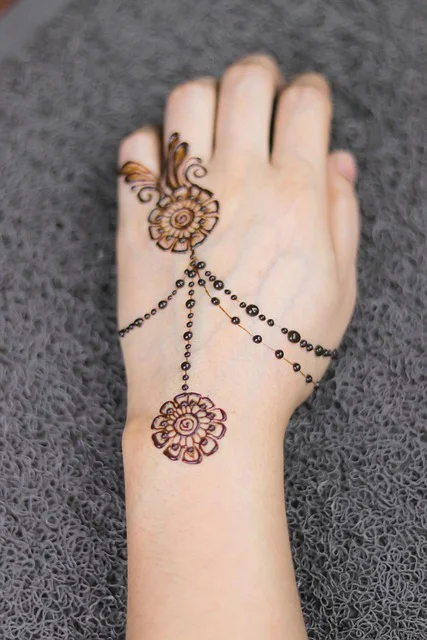 floral mehndi design — floral #023 · MyMehndiDesigns.com