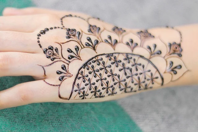 floral mehndi design — floral #025 · MyMehndiDesigns.com
