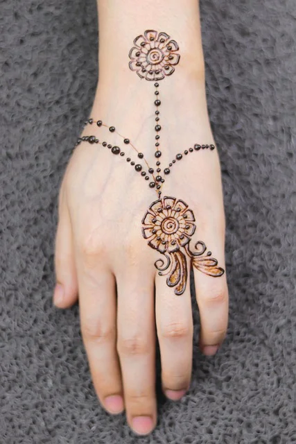 floral mehndi design — floral #041 · MyMehndiDesigns.com