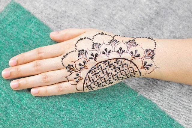 floral mehndi design — floral #043 · MyMehndiDesigns.com