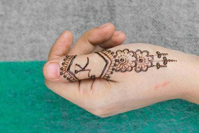 floral mehndi design — floral #045 · MyMehndiDesigns.com