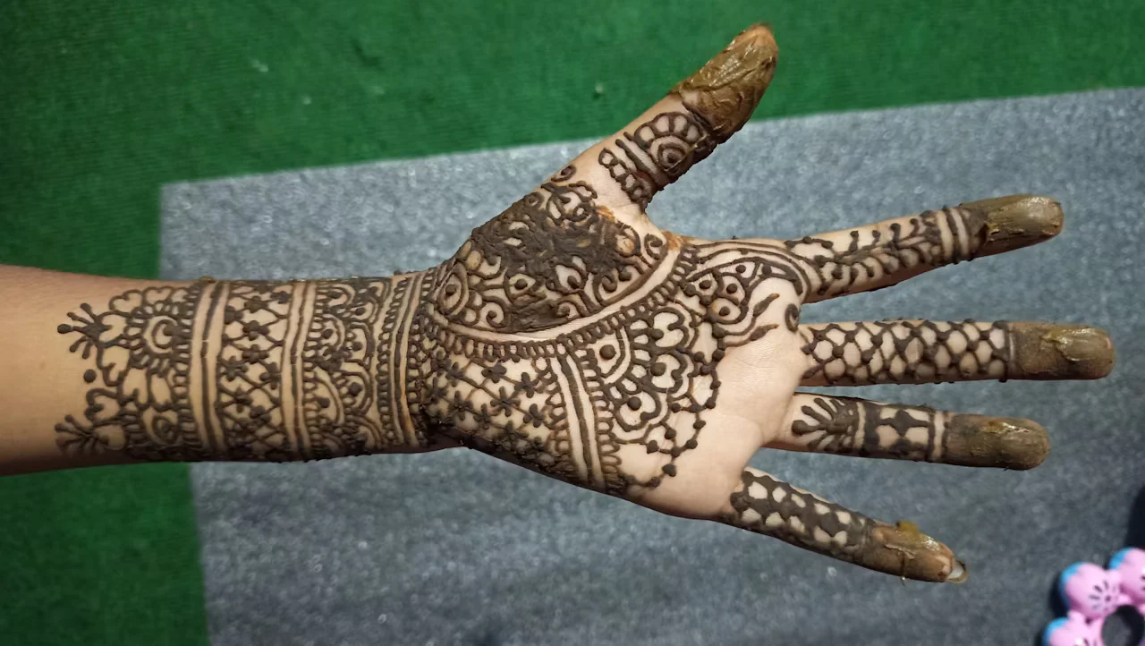 half hand mehndi design — half #002 · MyMehndiDesigns.com
