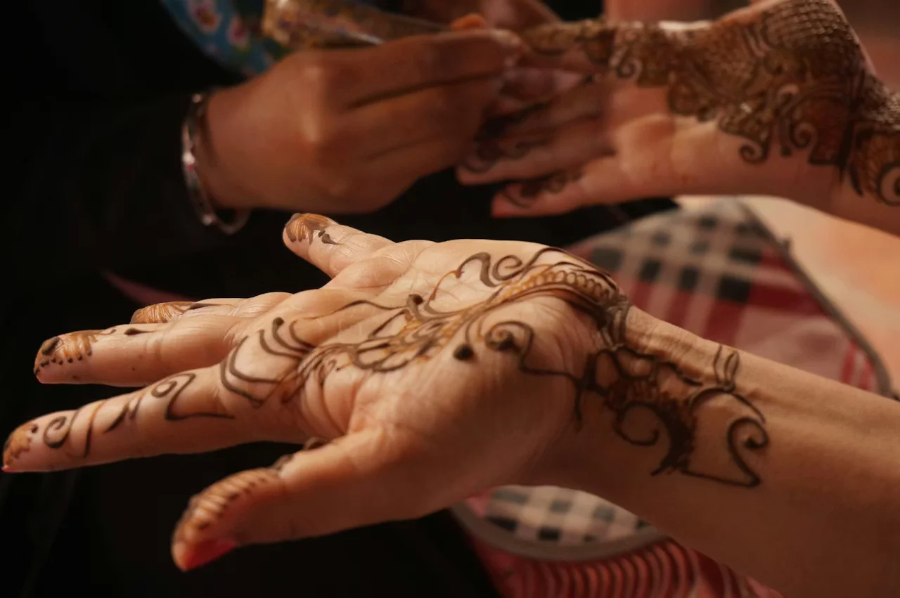 khaleeji mehndi design — khaleeji, person, showing, tattoos · MyMehndiDesigns.com
