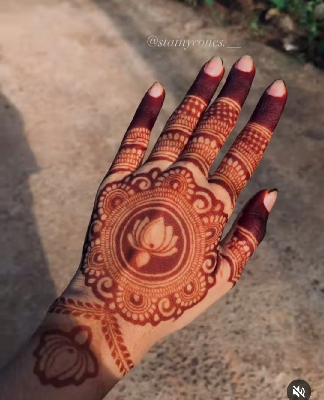 mandala mehndi design — mandala, concentric, circle, palm #017 · MyMehndiDesigns.com