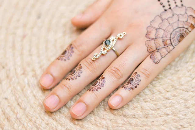 pakistani mehndi design — pakistani, jewellery, khafif, rose #035 · MyMehndiDesigns.com