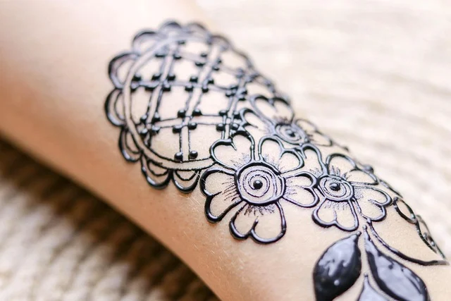 palm mehndi design — palm, circular, mandala, floral #020 · MyMehndiDesigns.com