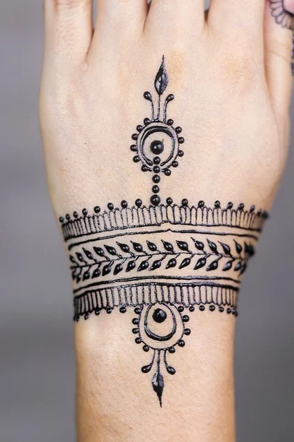 palm mehndi design — palm, circular, mandala, floral #028 · MyMehndiDesigns.com