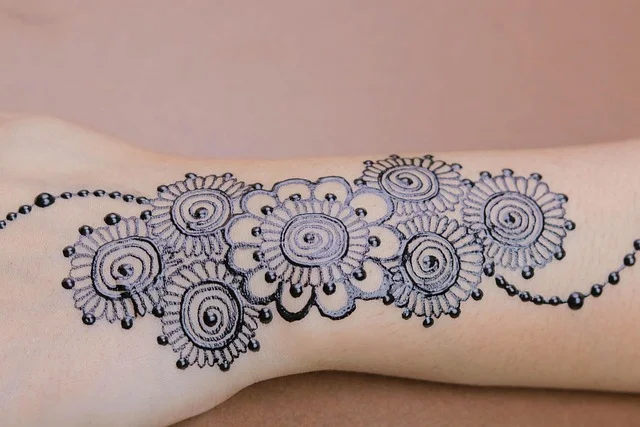 palm mehndi design — palm #006 · MyMehndiDesigns.com