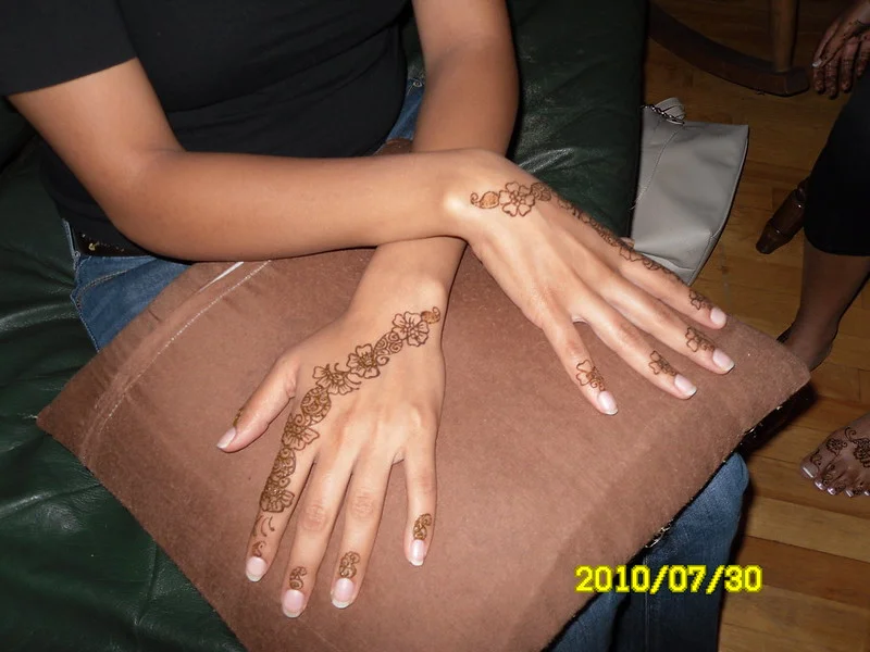 simple mehndi design — beginner, minimal #035 · MyMehndiDesigns.com