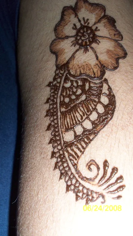 simple mehndi design — beginner, minimal #039 · MyMehndiDesigns.com