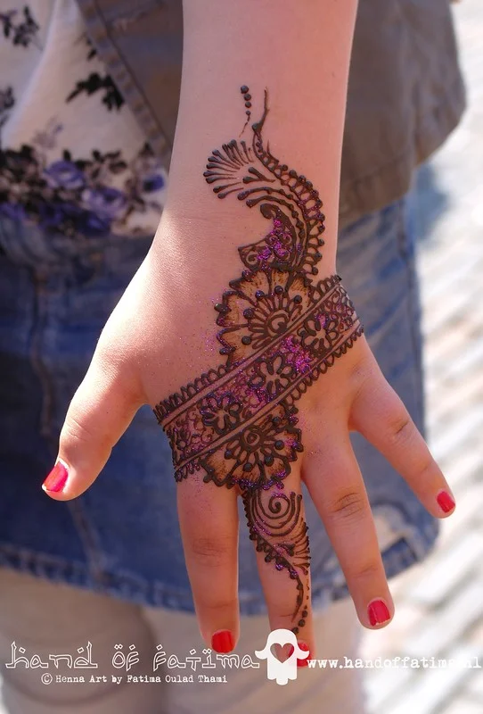 simple mehndi design — beginner, minimal #041 · MyMehndiDesigns.com