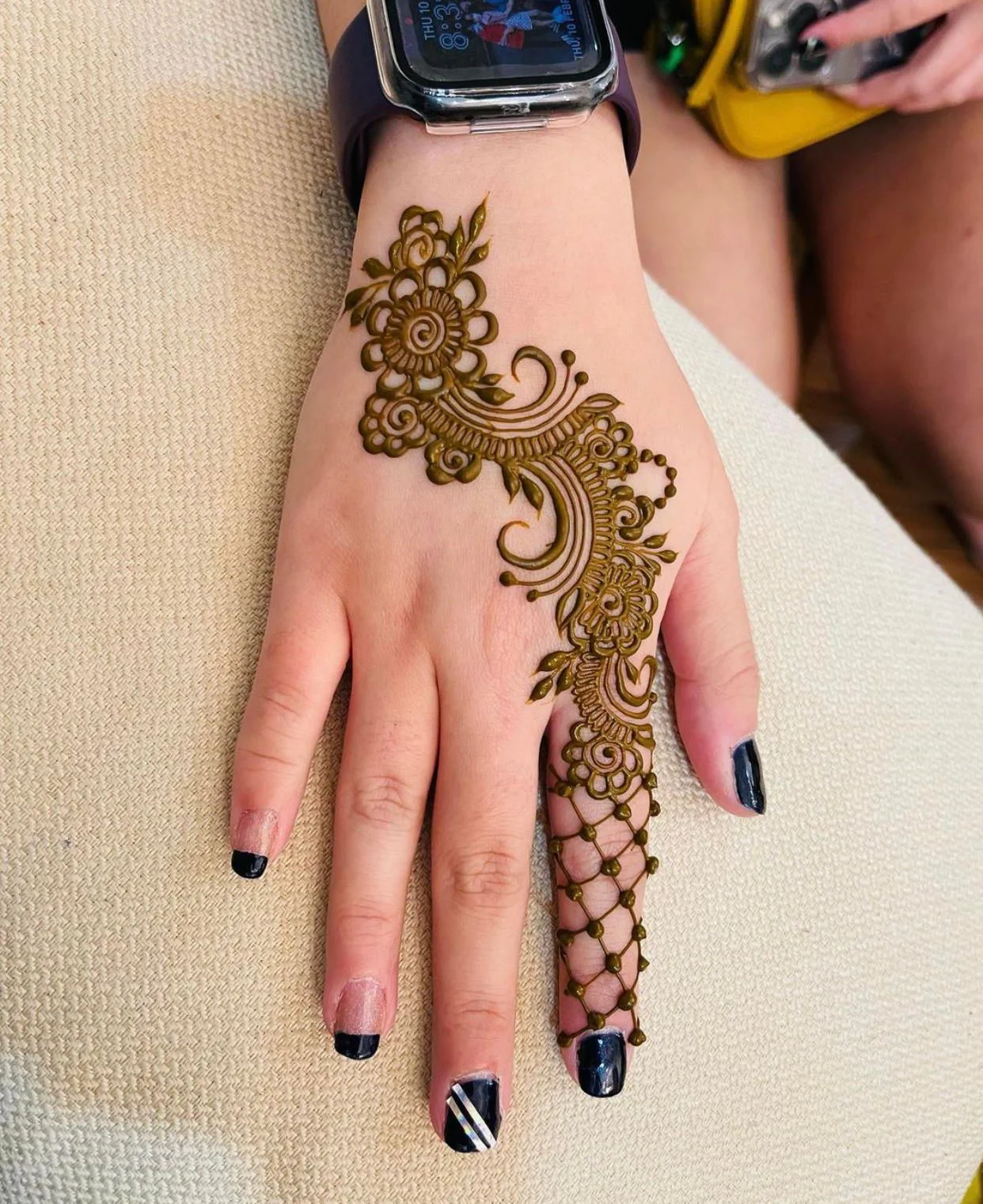 simple mehndi design — beginners, zahrah, rose · MyMehndiDesigns.com