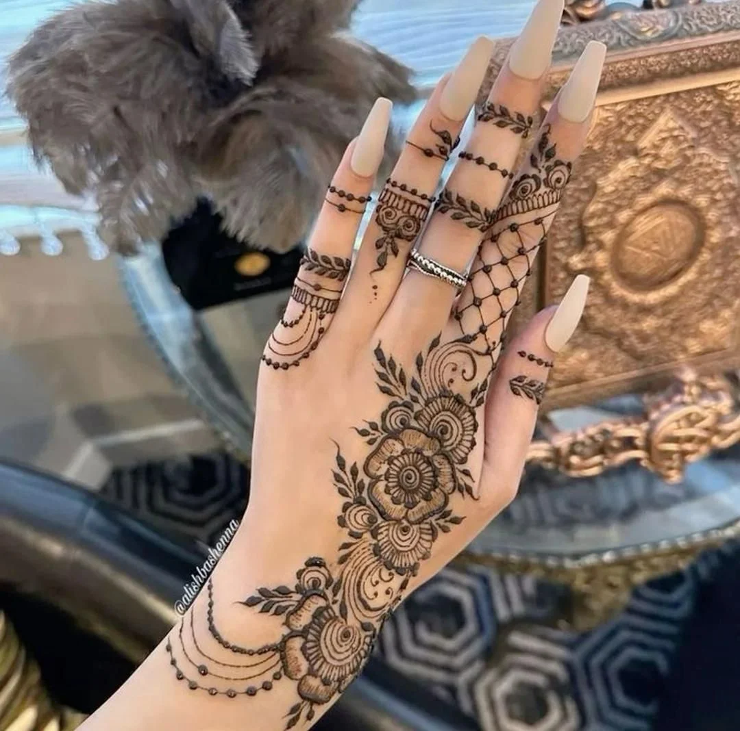 simple mehndi design — flower, floral, beginner · MyMehndiDesigns.com