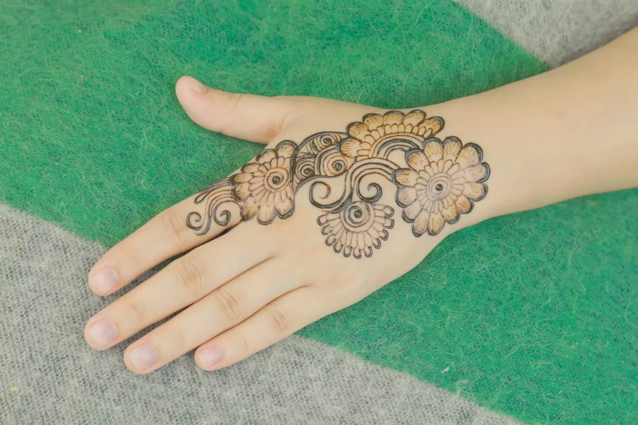 simple mehndi design #004 · MyMehndiDesigns.com