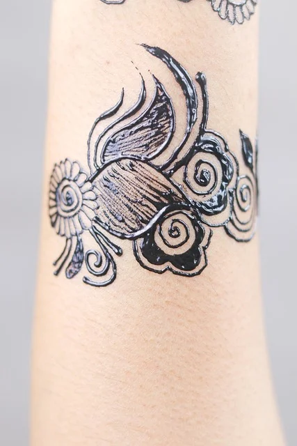 simple mehndi design #007 · MyMehndiDesigns.com
