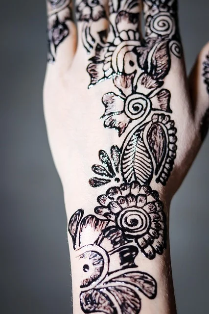 simple mehndi design #010 · MyMehndiDesigns.com