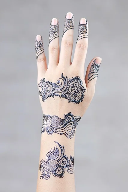simple mehndi design #011 · MyMehndiDesigns.com