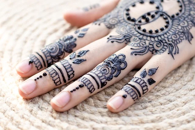 simple mehndi design #013 · MyMehndiDesigns.com
