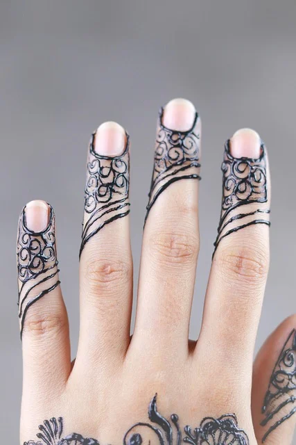 simple mehndi design #014 · MyMehndiDesigns.com