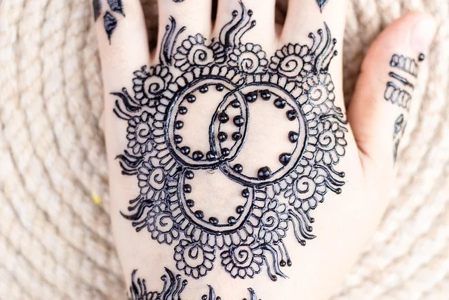 simple mehndi design #018 · MyMehndiDesigns.com