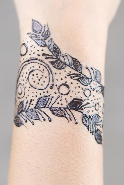 simple mehndi design #020 · MyMehndiDesigns.com