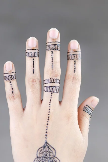 simple mehndi design #022 · MyMehndiDesigns.com