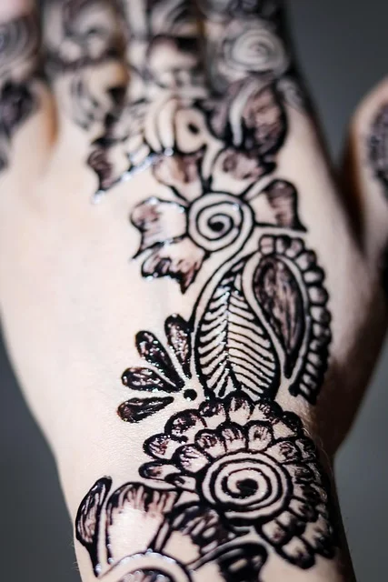 simple mehndi design #024 · MyMehndiDesigns.com