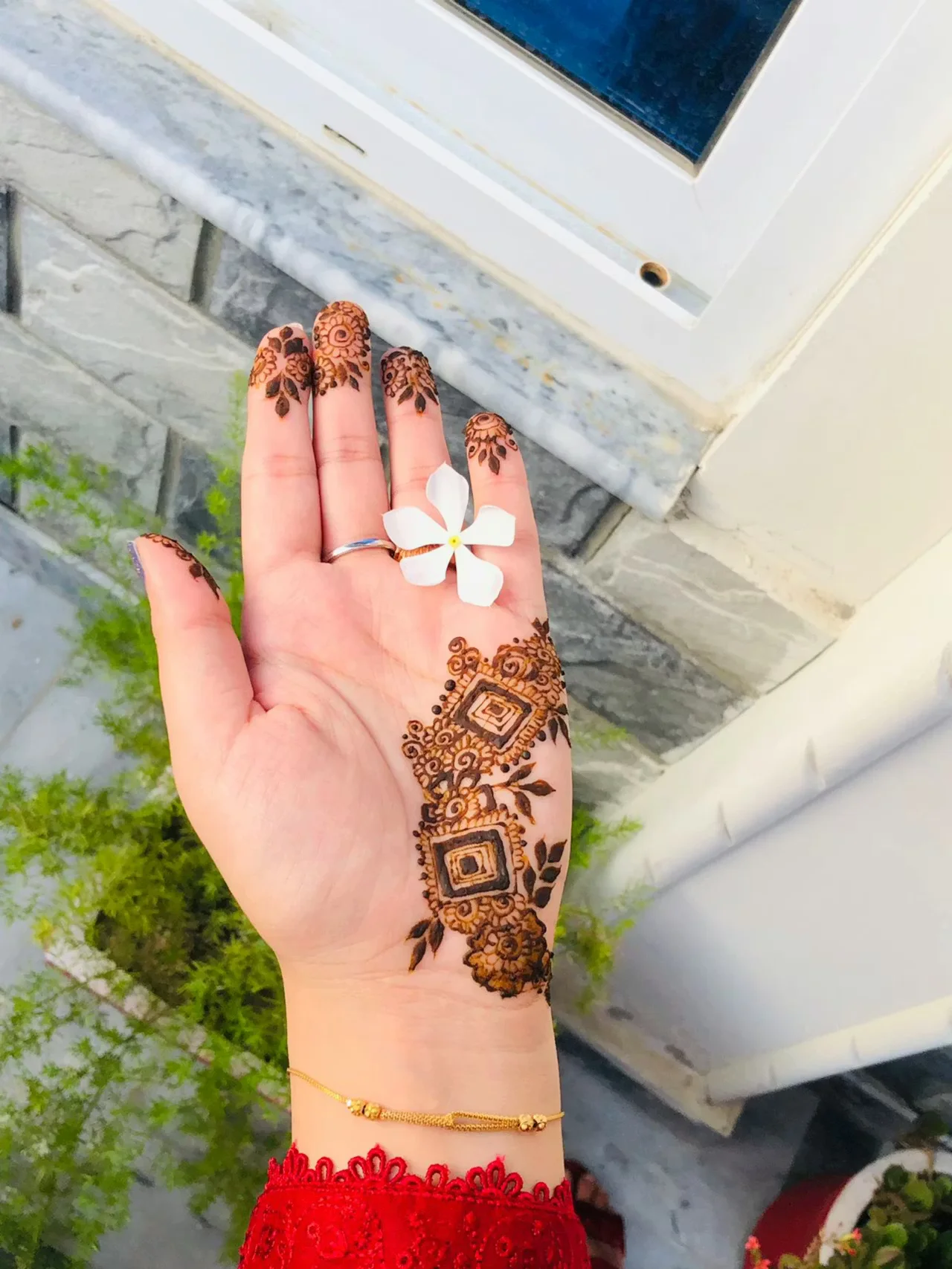 simple mehndi design #025 · MyMehndiDesigns.com