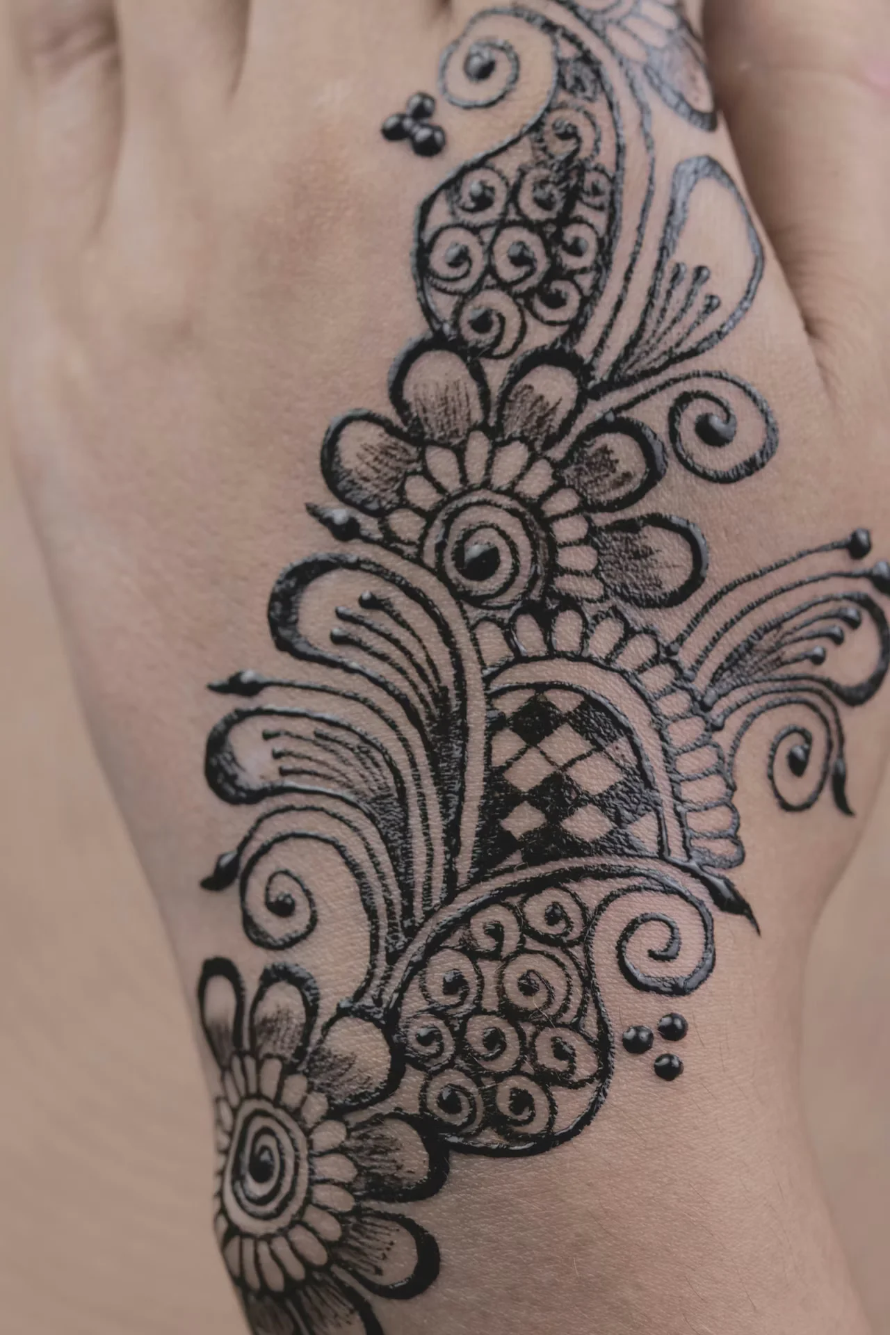 simple mehndi design #027 · MyMehndiDesigns.com